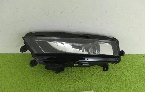 Skoda Octavia Mk3 (5E) Front fog light 5E0941699F
