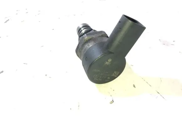 Audi A4 S4 B8 8K Fuel pressure sensor 057130764H