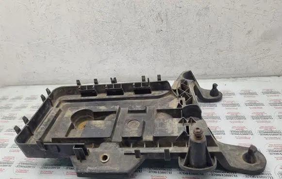 Audi A3 S3 8P Battery tray 1K0915333B