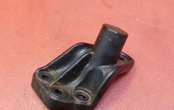 Hyundai Veloster Engine mounting bracket