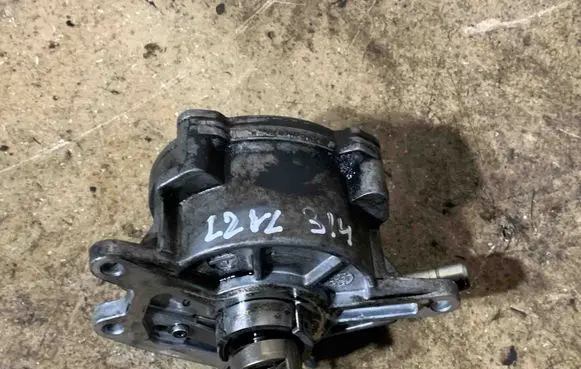 Mercedes-Benz ML W164 Vacuum pump A64223065