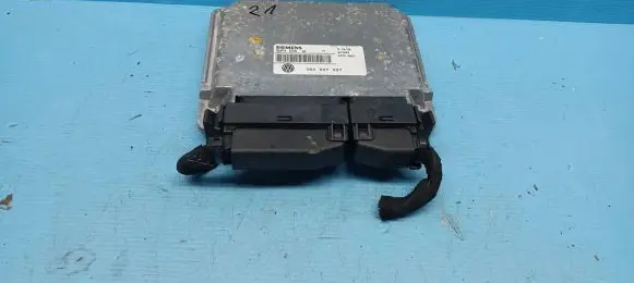 Volkswagen PASSAT B5 Engine control unit/module 3B0907557 5WP4250