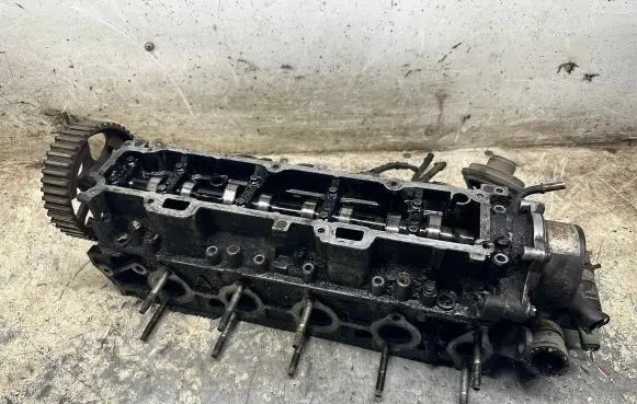 Peugeot 307 Engine head 