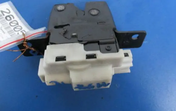 Renault Clio III Tailgate/trunk/boot lock/catch/latch