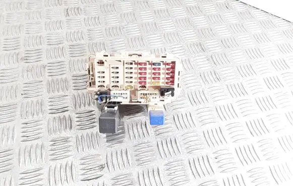 Nissan X-Trail T30 Fuse module