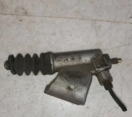 Honda CR-V Clutch slave cylinder 