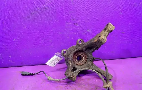 Dacia Logan I Front wheel hub spindle knuckle