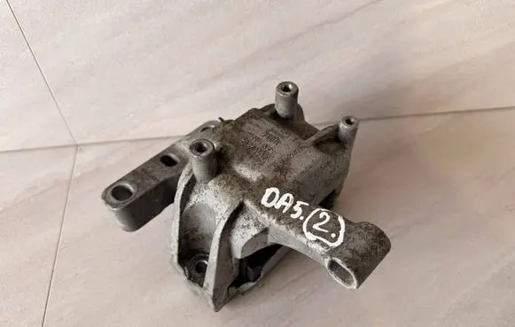 Seat Alhambra (Mk2) Engine mount bracket 5N0199262F