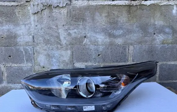 KIA Ceed Headlight/headlamp 92101J7051