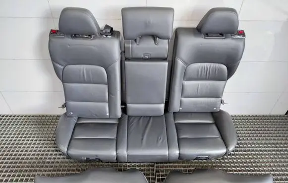 Volvo V70 Second row seats 