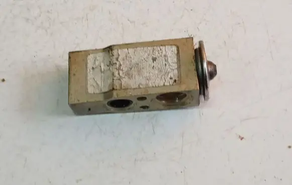 Renault Megane III Air conditioning (A/C) expansion valve 657940U