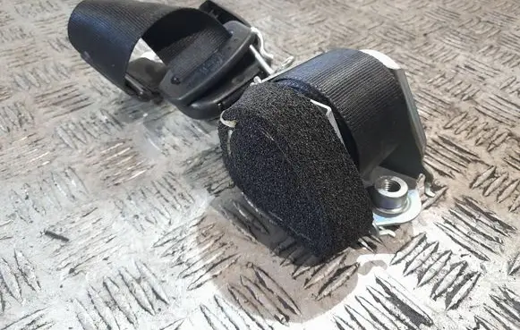 Ford Galaxy Rear seatbelt 613B85D