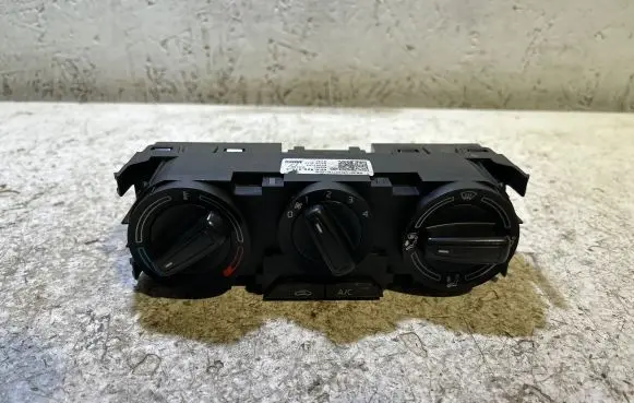 Skoda Fabia Mk3 (NJ) Climate control unit 6V0820045A E1081694 SK261502271B