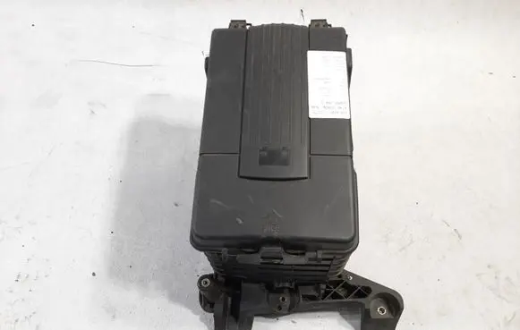Audi A3 S3 8P Battery box tray 1K0915333H