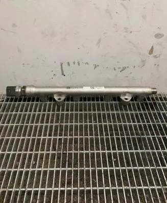 Volkswagen Jetta VII Fuel main line pipe 05E133320