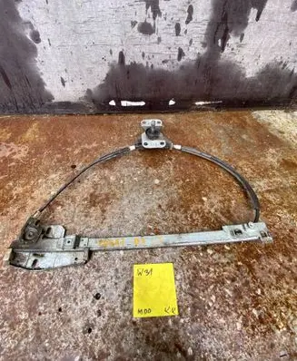 Volkswagen PASSAT B5 Rear door manual window regulator 