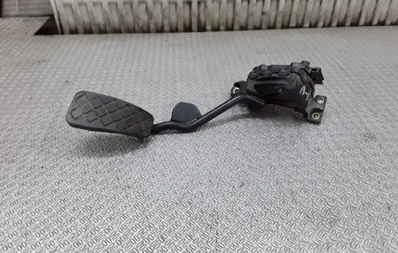 Volkswagen PASSAT B5 Accelerator throttle pedal 8D2721523E