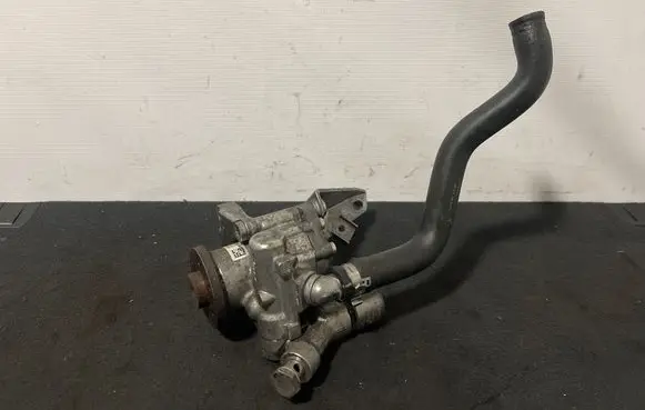 BMW 5 E60 E61 Power steering pump 6769766