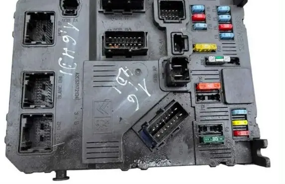 Citroen C4 I Picasso BSM Control unit 9657999780