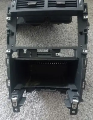 Land Rover Discovery 5 Dash center air vent grill FK7204634AG FK72014L21BD