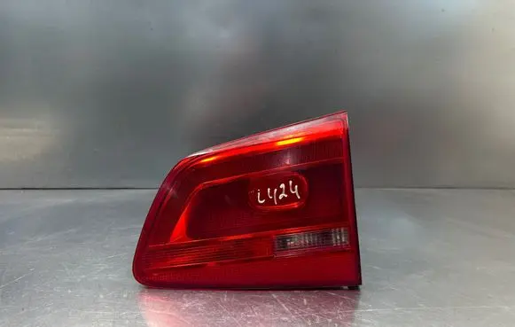 Volkswagen Touran II Tailgate rear/tail lights 1t0945094