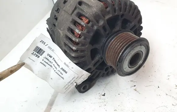 Volkswagen Touran I Generator/alternator 06F903023C 406458647 2542695F