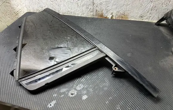 BMW X3 F25 Rear vent window glass 179103