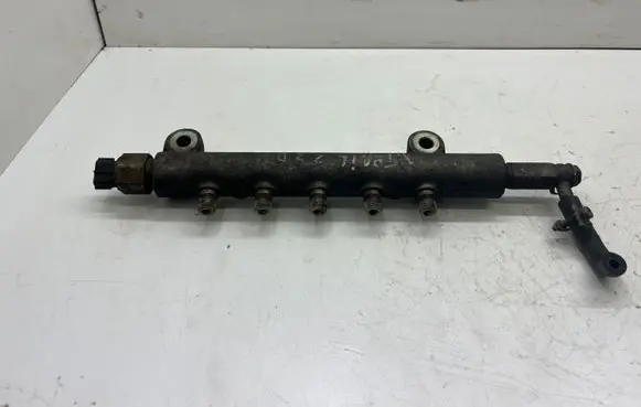 Nissan X-Trail T30 Fuel main line pipe