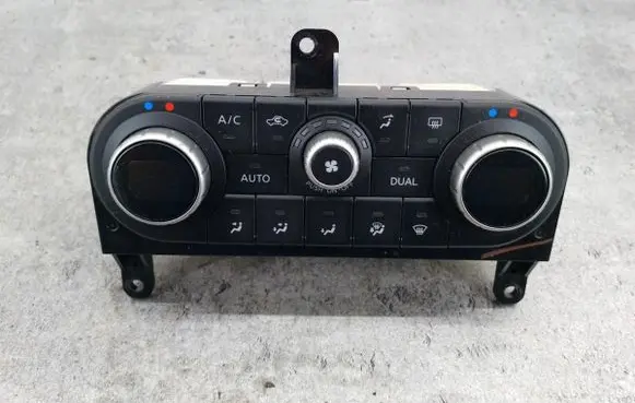 Nissan Qashqai+2 Climate control/heater control trim 27500BR46C