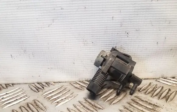 Volkswagen Touareg I Turbo solenoid valve 1J0906283C
