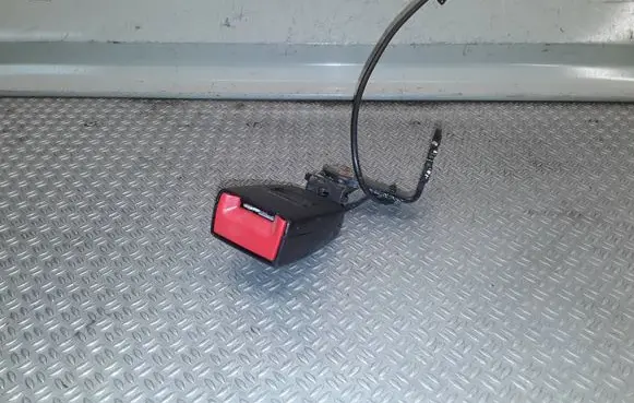 Rear seatbelt buckle