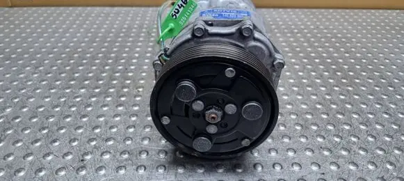Volkswagen Golf IV Air conditioning (A/C) compressor (pump) 1J0820803K