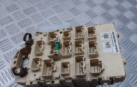 Toyota Yaris Fuse box set 82730-0D040