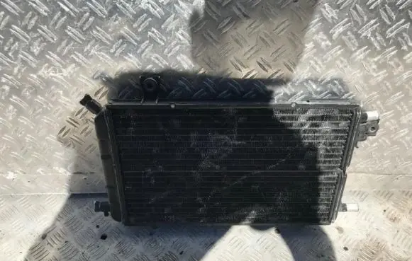 Subaru Impreza I Coolant radiator