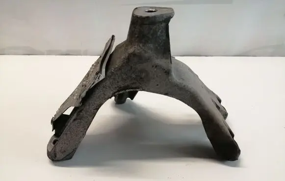 Audi A4 S4 B5 8D Engine mounting bracket 0199388