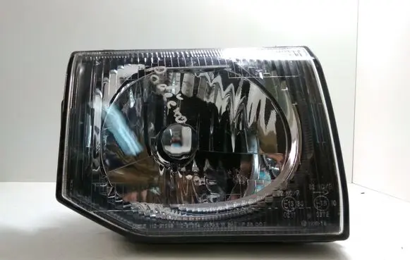 Mitsubishi Pajero Headlight/headlamp 11087233