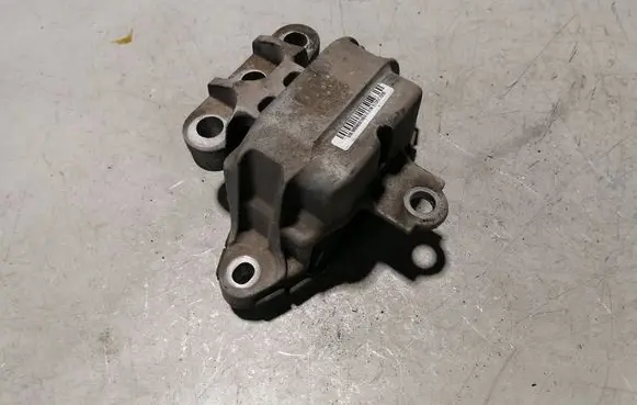 Buick Encore I Engine mount bracket 95418203