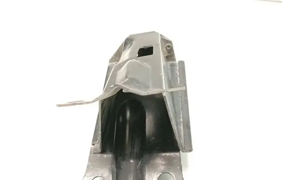 Radiator mount bracket