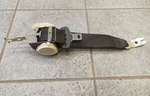 BMW 5 E60 E61 Rear seatbelt 7059766 33005895 33035173