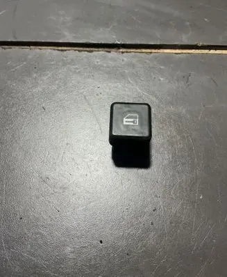 BMW 5 E39 Central locking switch button 8360828