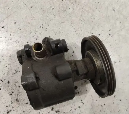 Renault Megane I Power steering pump 7700840106