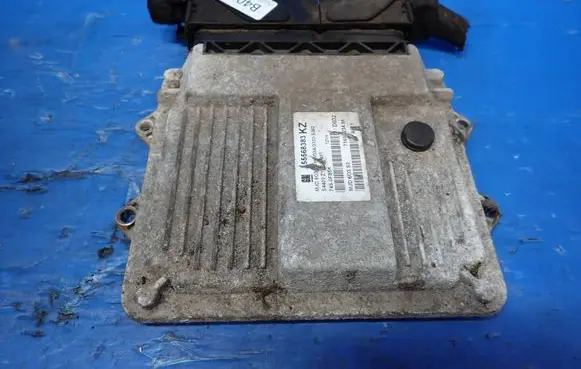 Opel Corsa D Engine control unit/module 55568383 74S0FB5K S4400Z1