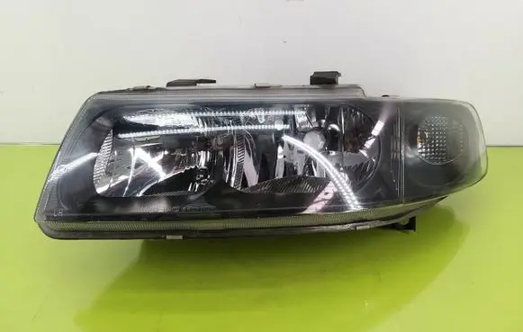Seat Toledo II (1M) Headlight/headlamp 00122453