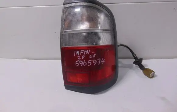 Infiniti QX4 Rear/tail lights 265501W326