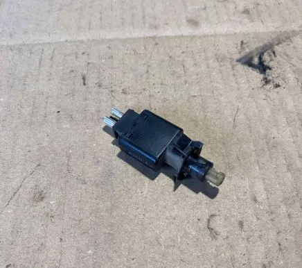 Mercedes-Benz E W124 Brake pedal sensor switch 0005457709