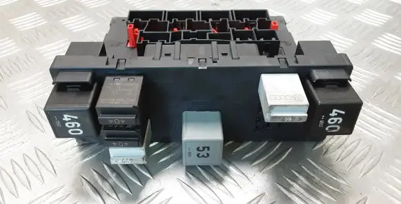 Volkswagen PASSAT B6 Fuse module 3C0937049J