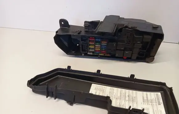 Volvo V70 Fuse box set 9494210 9494211