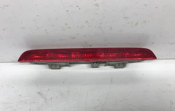 Third/center stoplight