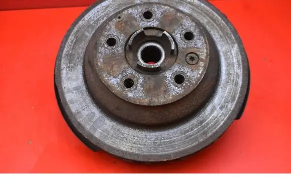 Audi Q7 4L Front wheel hub spindle knuckle 