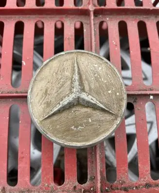 Mercedes-Benz W123 Original wheel cap
